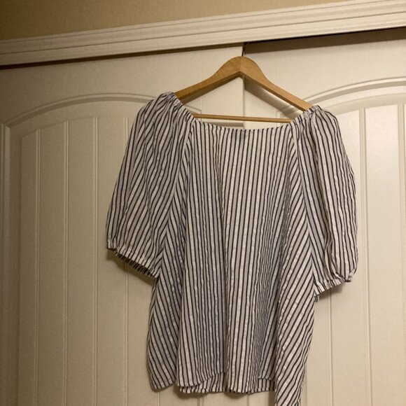 Torrid Seersucker Button Front Crop Top 3 3X White and Blue Striped Sheer - Picture 3 of 3